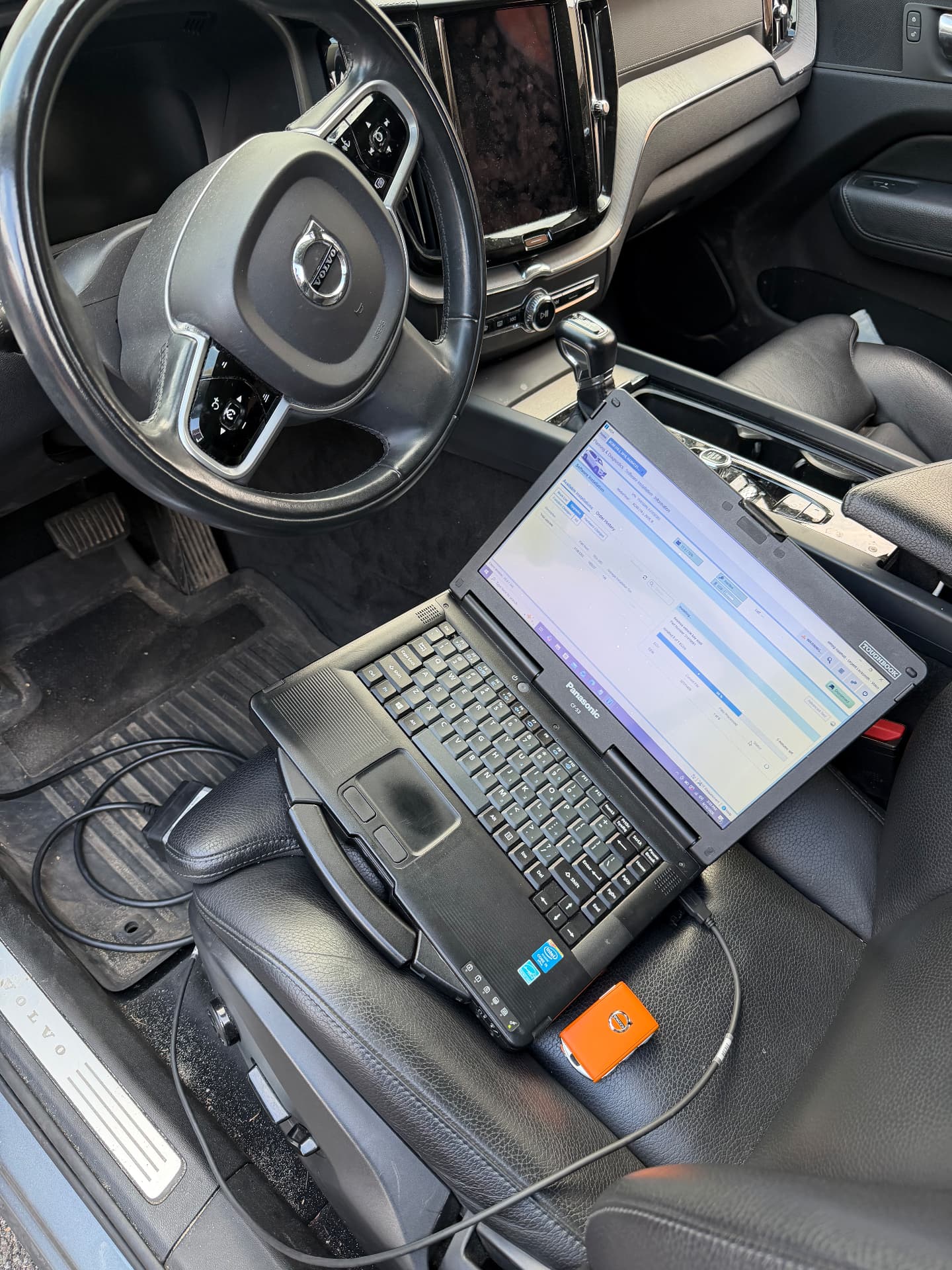 Programming a Volvo key with a diagnostic laptop plugged into the car